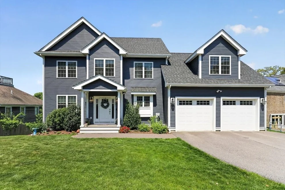 Unit for sale at 297 Elm St, Marshfield, MA 02050