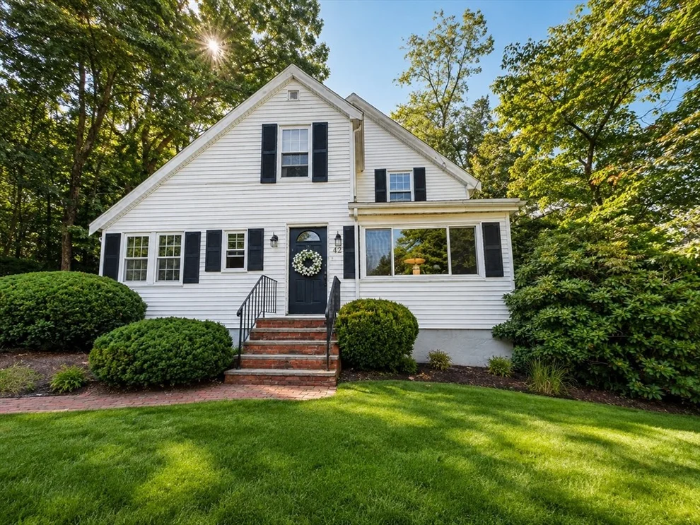Unit for sale at 42 Howard St, Braintree, MA 02184