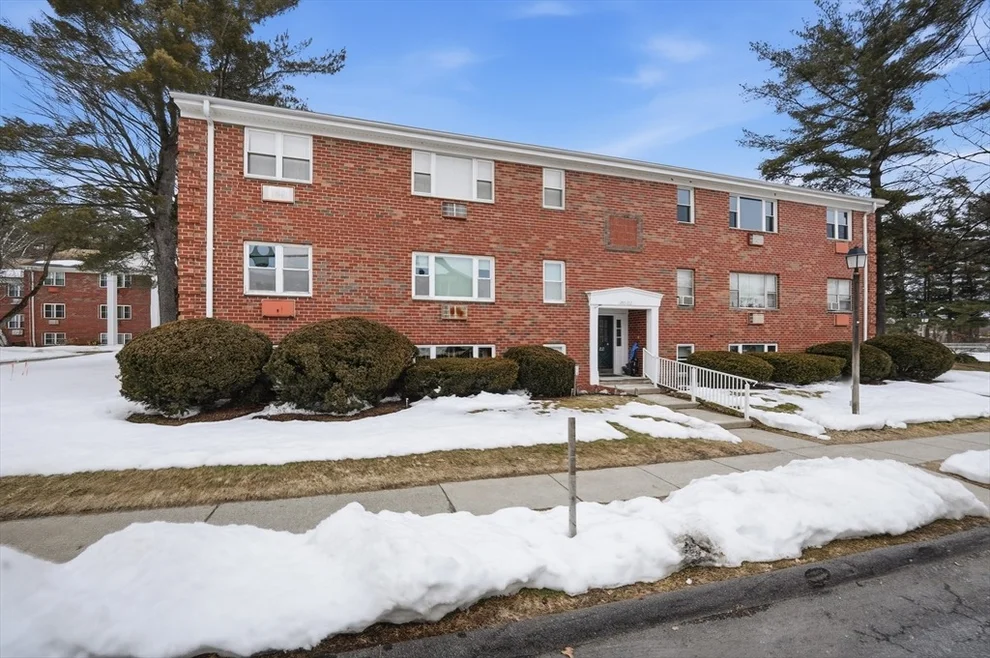 Unit for sale at 204 Regency Park Dr, Agawam, MA 01001