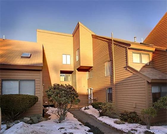 Unit for sale at 108 Perkins Ct, Haverhill, MA 01832