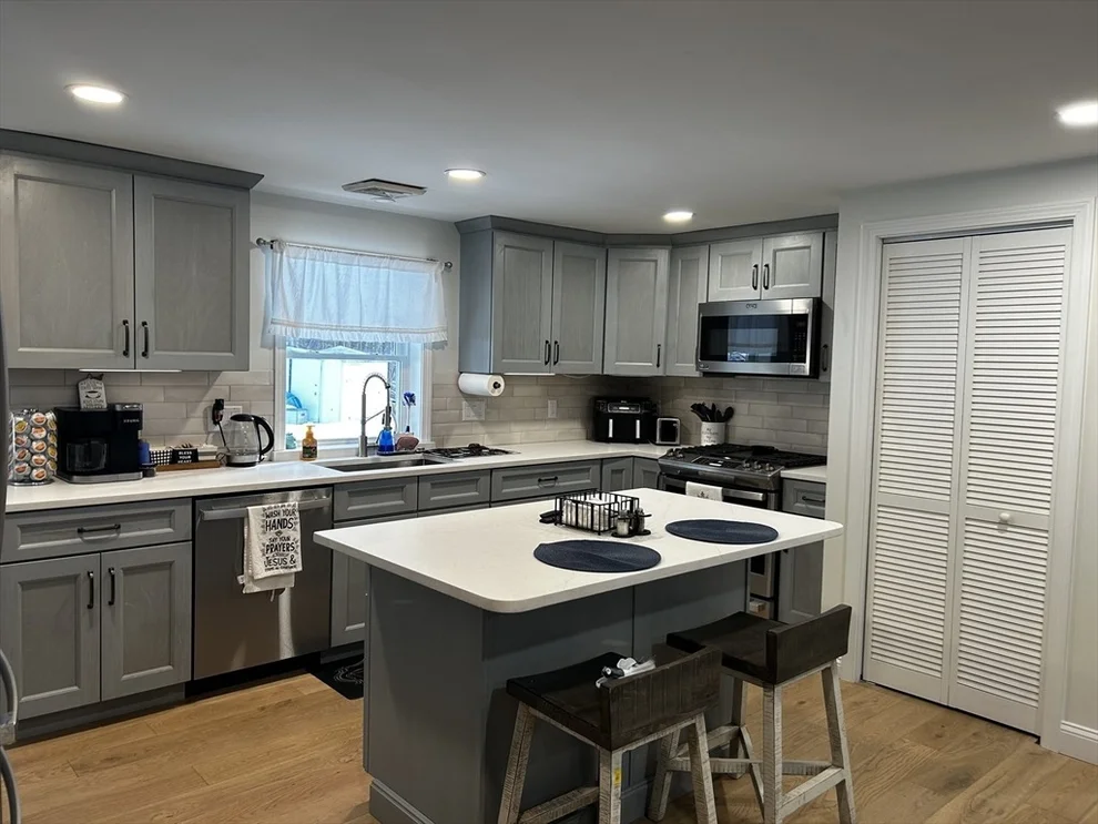 Unit for sale at 30 Ruthellen Rd, Chelmsford, MA 01824
