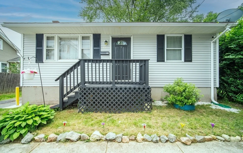 Unit for sale at 83 Armstrong St, West Springfield, MA 01089