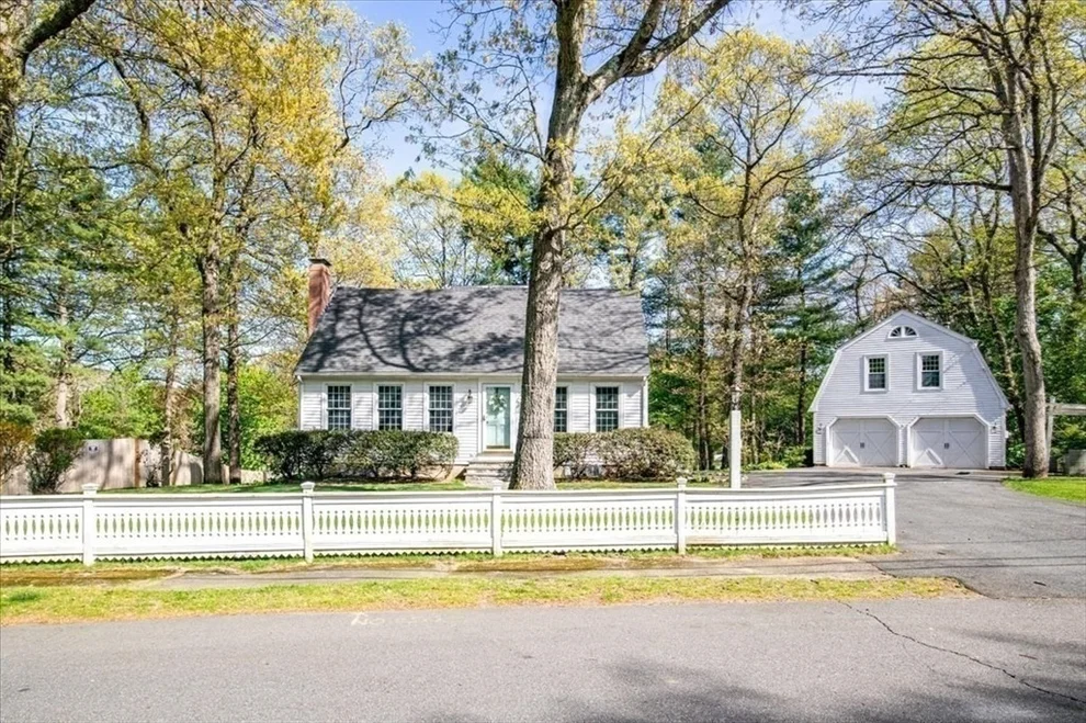Unit for sale at 5 North Street Circle, Walpole, MA 02081