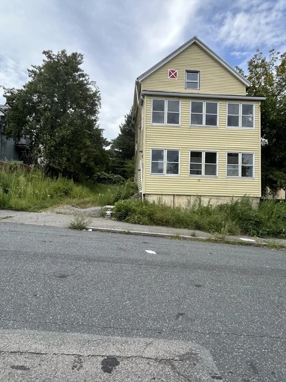 Unit for sale at 30 Penn Ave, Worcester, MA 01604