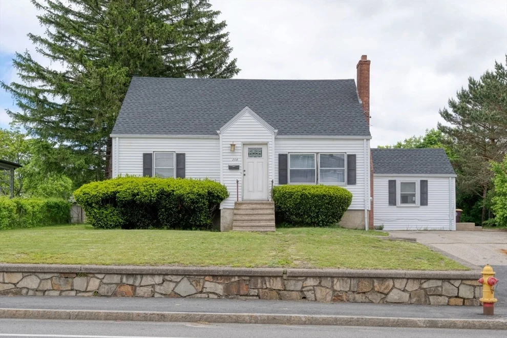 Unit for sale at 208 Green St, Weymouth, MA 02191