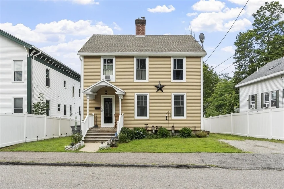 Unit for sale at 27 Cedar St, Gardner, MA 01440