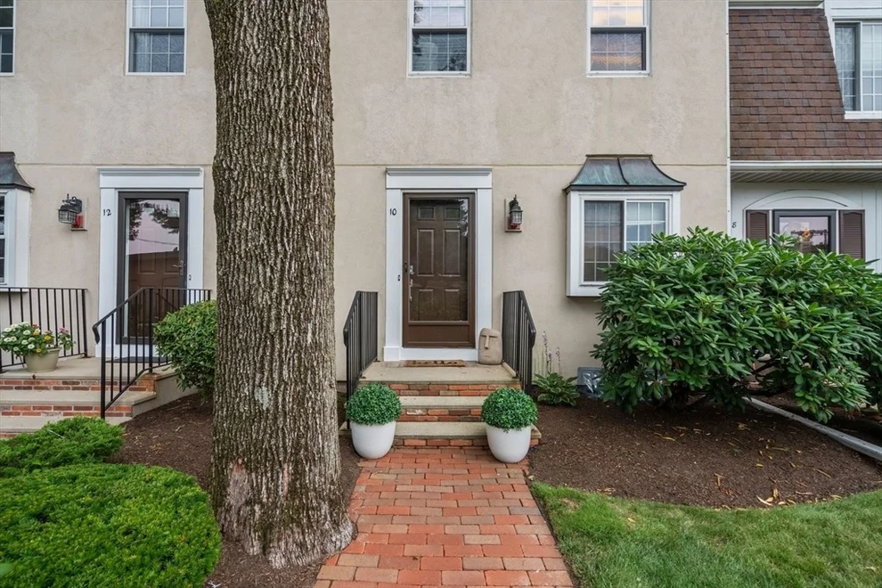 Unit for sale at 10 Denmark Ln, Needham, MA 02492
