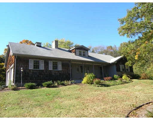 Unit for sale at 376 South Ave, Weston, MA 02493