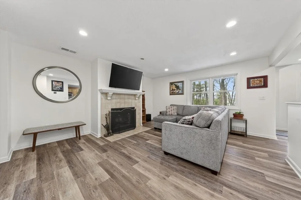 Unit for sale at 3502 Tuckers Ln, Hingham, MA 02043