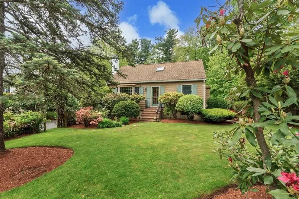 Unit for sale at 9 Fernglade Rd, Burlington, MA 01803