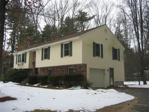 Unit for sale at 30 Devonshire Dr, Billerica, MA 01821