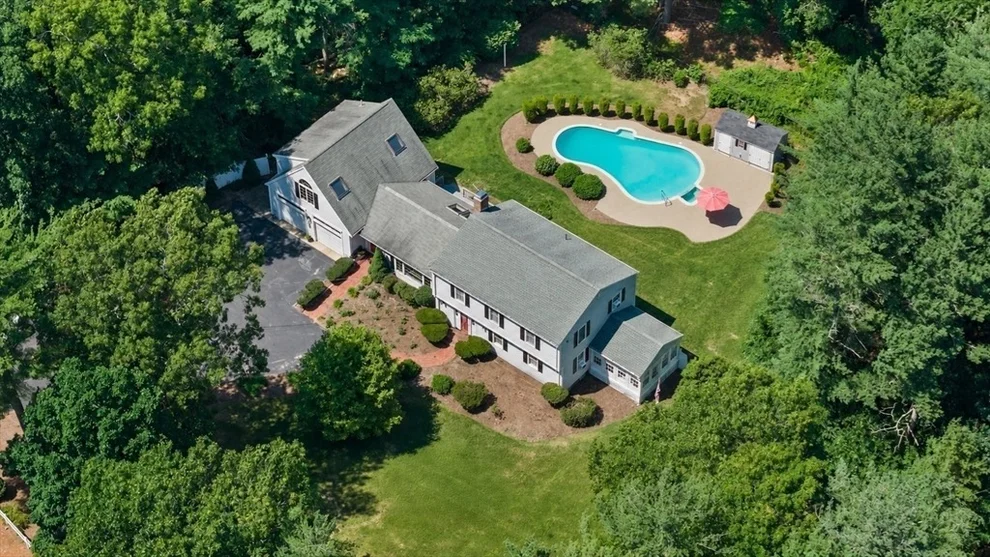 Unit for sale at 453 Elm St, Duxbury, MA 02332