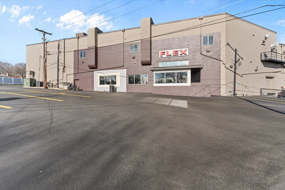 Unit for sale at 304R Lincoln Ave., Saugus, MA 01960
