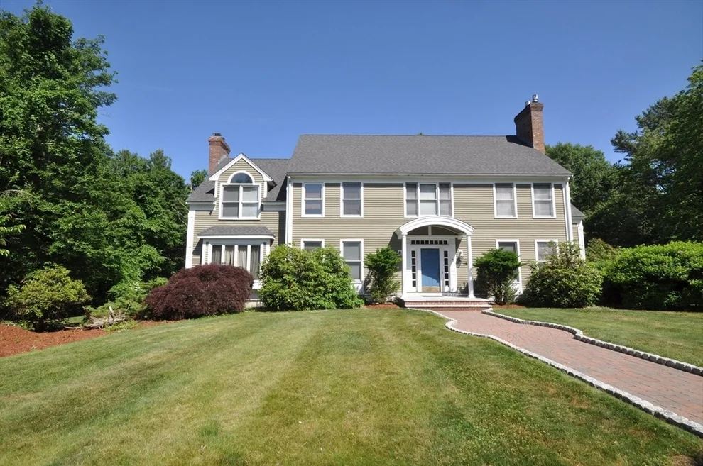 Unit for sale at 9 Breezy Point Rd, Acton, MA 01720