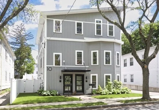 Unit for sale at 10 Wakefield Ave, Wakefield, MA 01880