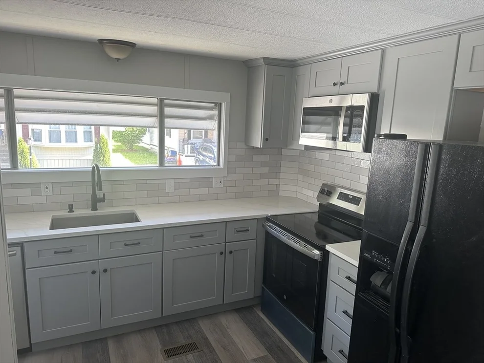 Unit for sale at 100 Phelps St, Marlborough, MA 01752
