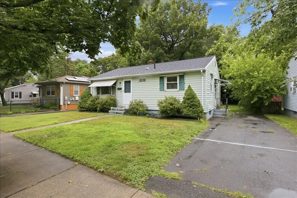 Unit for sale at 235 Pasco Rd, Springfield, MA 01151
