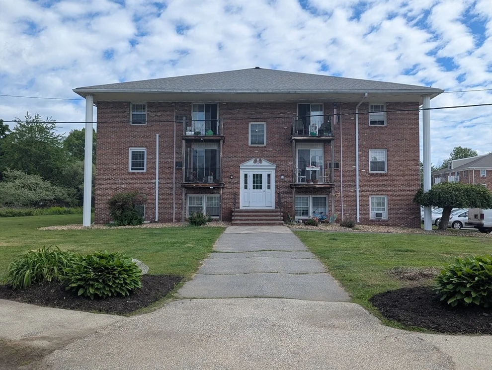 Unit for sale at 18 Woodman Way, Newburyport, MA 01950