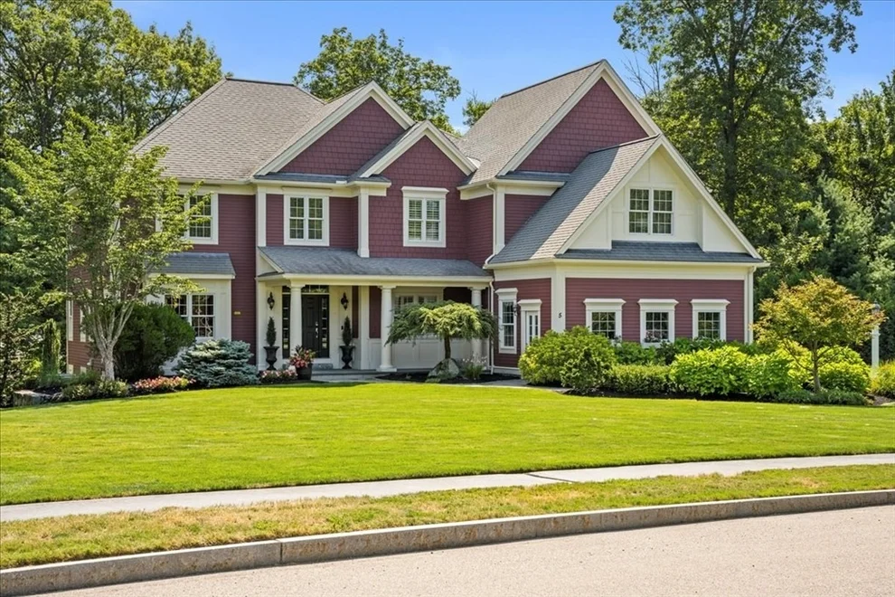 Unit for sale at 5 Highland Hill Dr, Shrewsbury, MA 01545