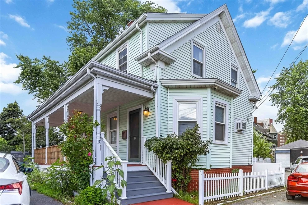 Unit for sale at 10 Cobbet Pl, Lynn, MA 01902