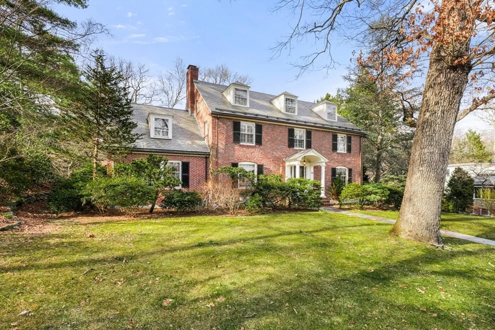 Unit for sale at 10 Lanark Road, Wellesley, MA 02481