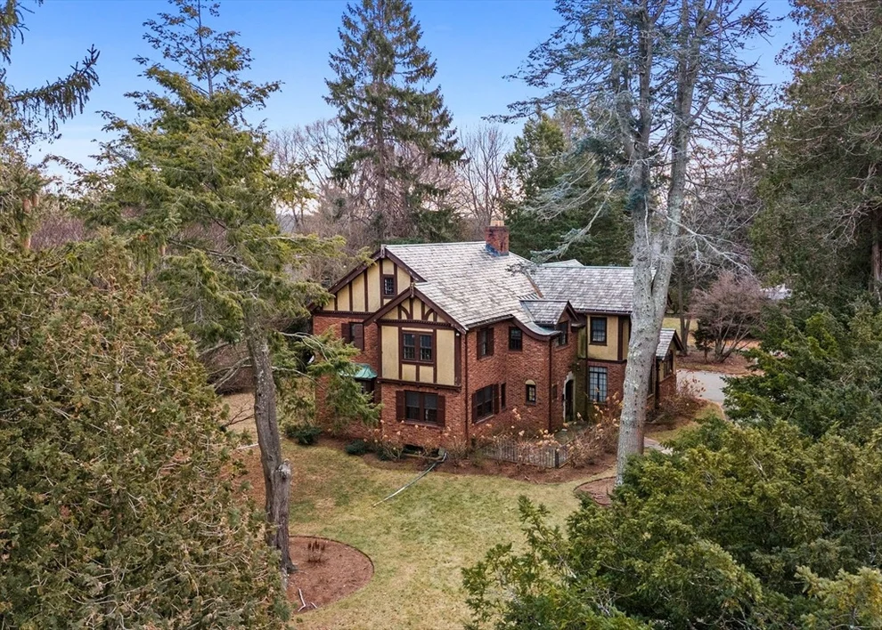 Unit for sale at 30 Swan Rd, Winchester, MA 01890