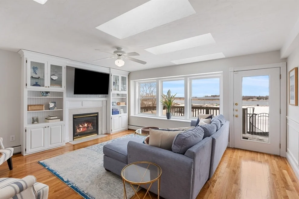 Unit for sale at 240 Merrimac St, Newburyport, MA 01950