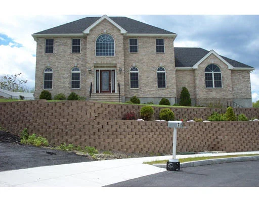Unit for sale at 5 Nordic Way, Melrose, MA 02176