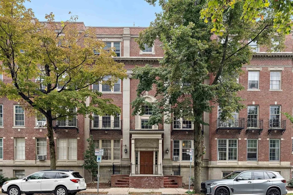 Unit for sale at 250 Brattle Street, Cambridge, MA 02138