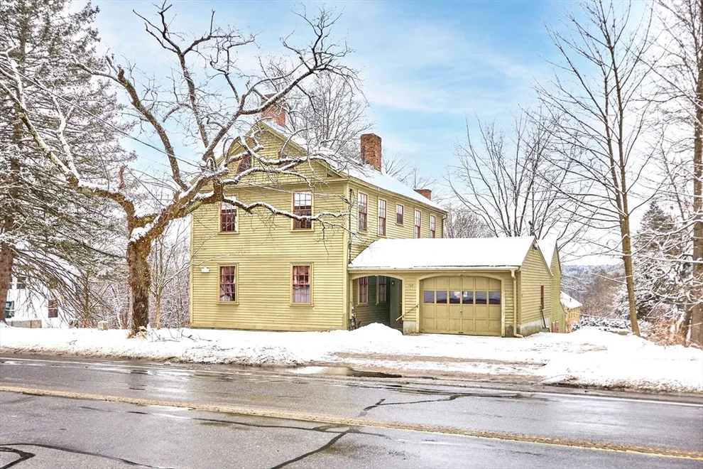 Unit for sale at 742 Main & Barnes Ct, Lancaster, MA 01523