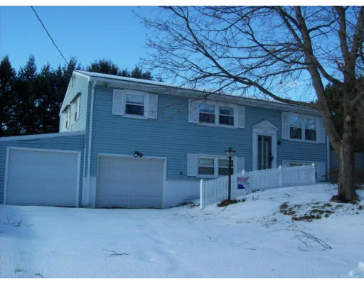 Unit for sale at 142 Murphy Ln, Chicopee, MA 01020