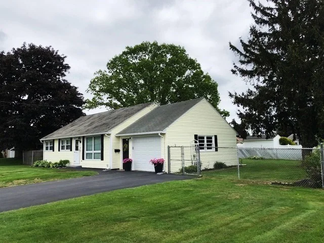 Unit for sale at 8 Victory Dr, Webster, MA 01570
