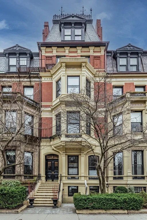 Unit for sale at 64 Commonwealth, Boston, MA 02116
