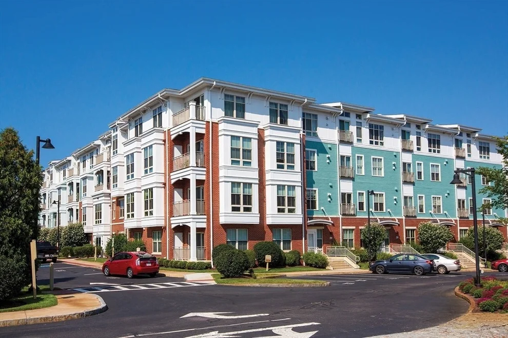 Unit for sale at 3 Repton Cir, Watertown, MA 02472