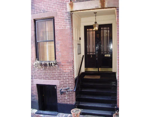 Unit for sale at 3 Goodwin Pl, Boston, MA 02114
