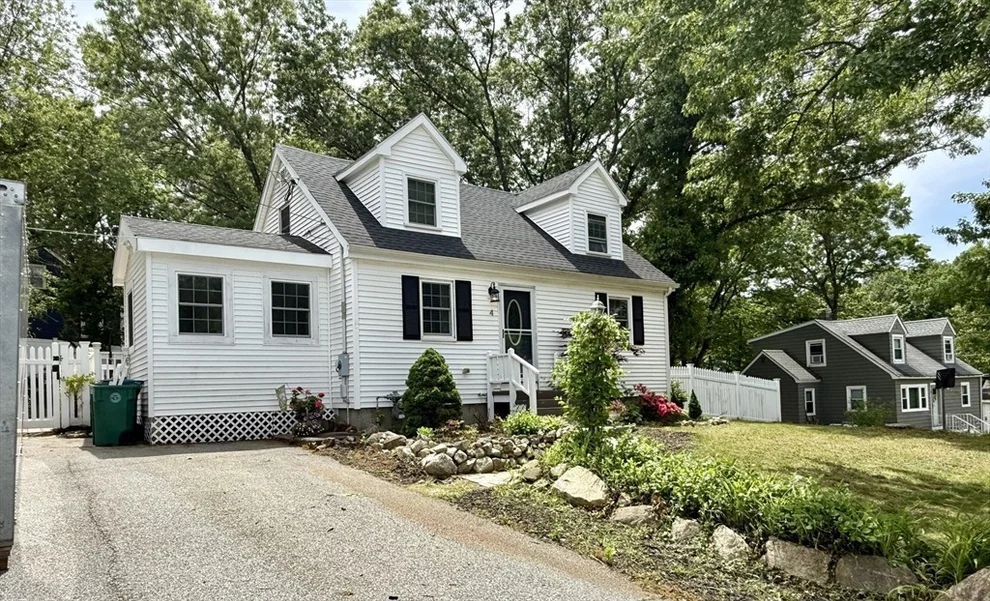 Unit for sale at 4 Robin Rd, Billerica, MA 01821