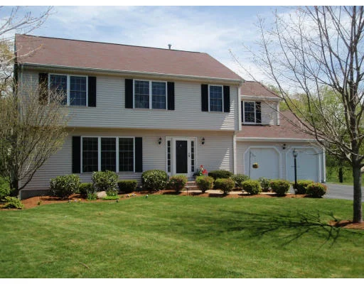 Unit for sale at 8 Chipman Ln, Stoughton, MA 02072