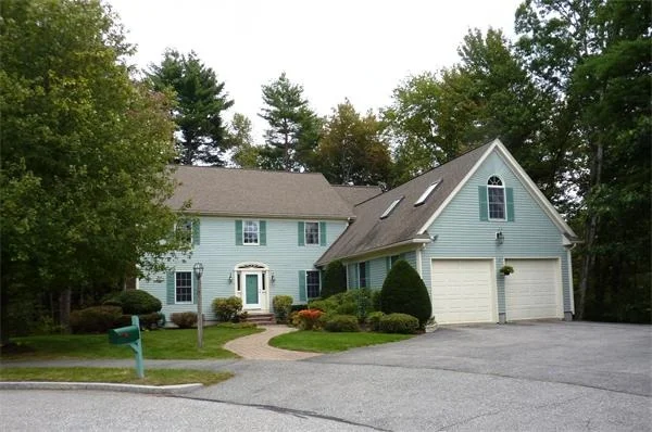 Unit for sale at 15 Carriage Ln, Reading, MA 01867