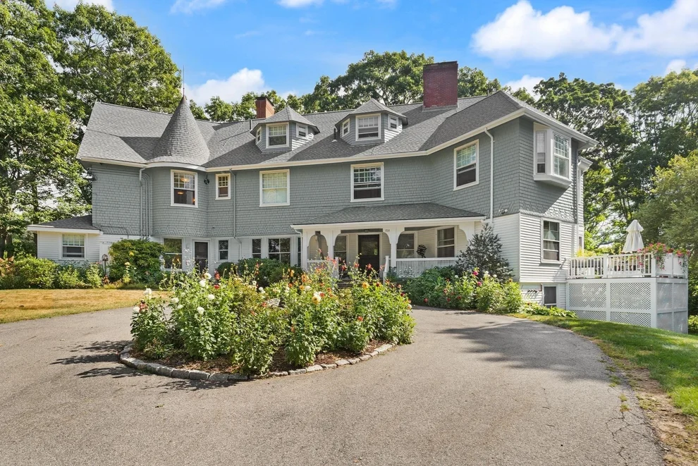 Unit for sale at 158 Hesperus Ave, Gloucester, MA 01930