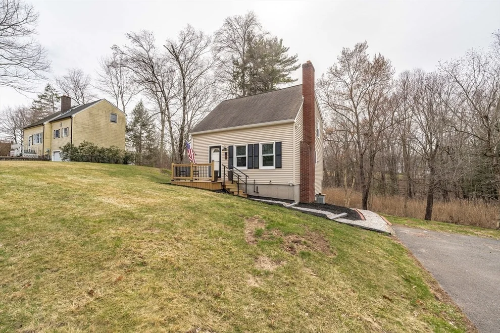 Unit for sale at 8 Woodcock Ct, Agawam, MA 01030