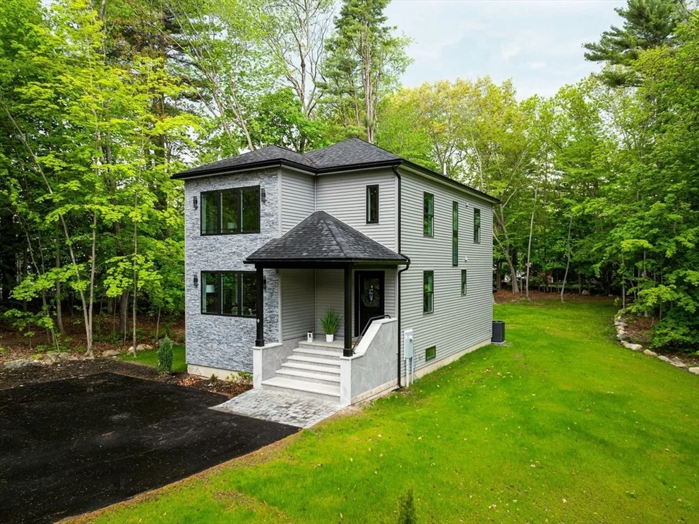 Unit for sale at 9 Trues Pkwy, Sandown, NH 03873