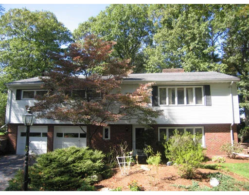 Unit for sale at 4 Selwyn Rd, Peabody, MA 01960