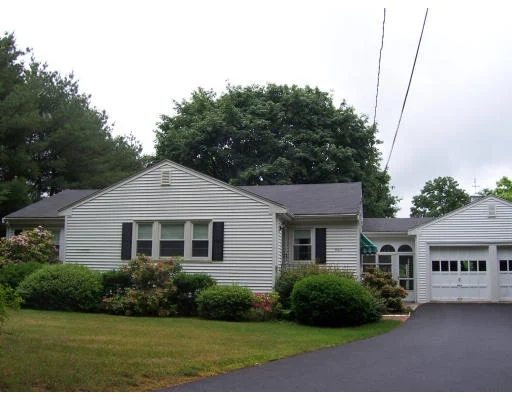 Unit for sale at 507 Everett St, Westwood, MA 02090