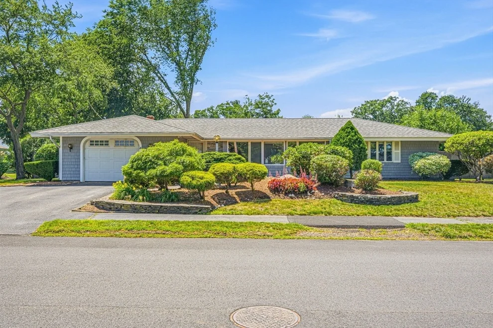 Unit for sale at 4 Antrim Rd, Peabody, MA 01960