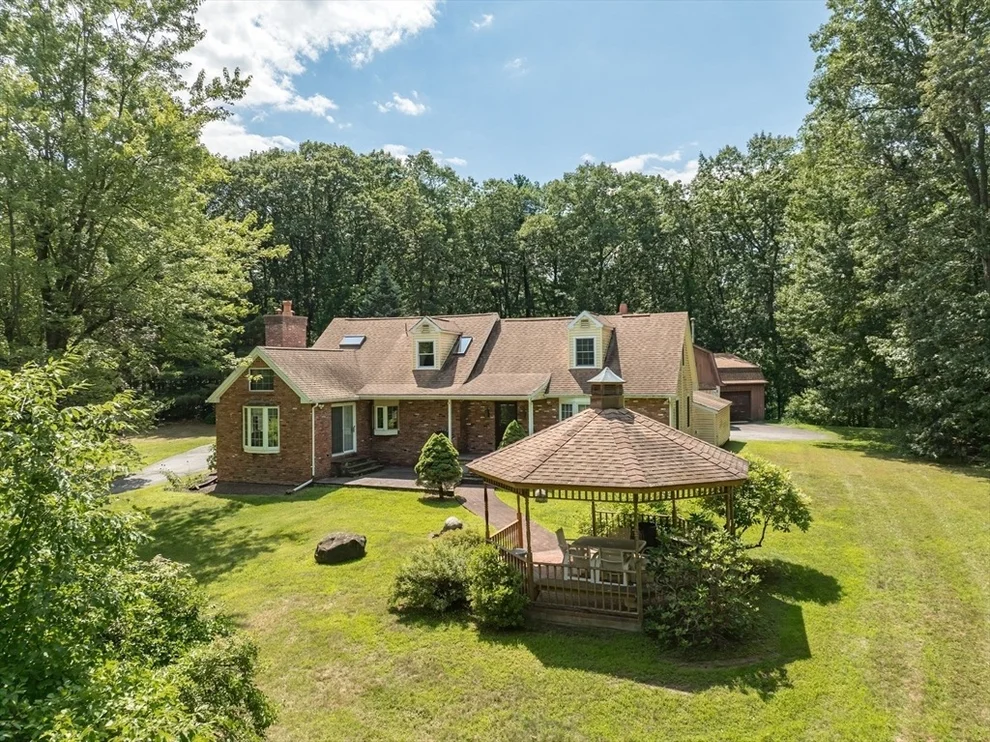 Unit for sale at 98 Blossom Rd, West Springfield, MA 01089