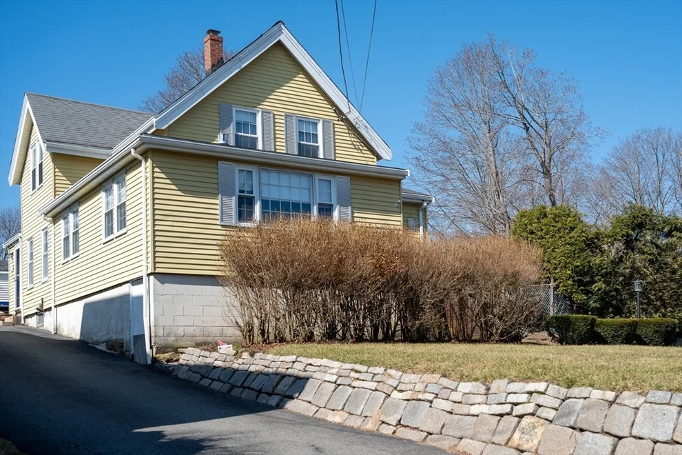 Unit for sale at 18 Hobart St, Braintree, MA 02184