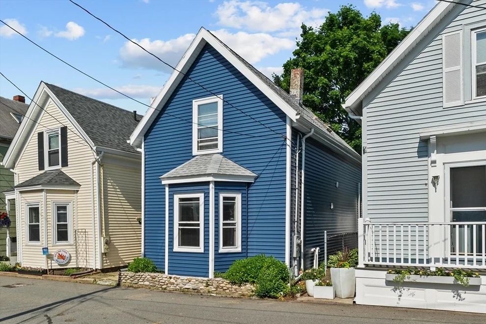 Unit for sale at 28 Mechanic St, Beverly, MA 01915