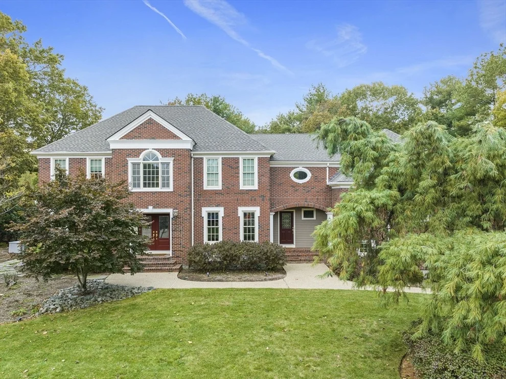 Unit for sale at 5 Linden Glen Rd, Canton, MA 02021