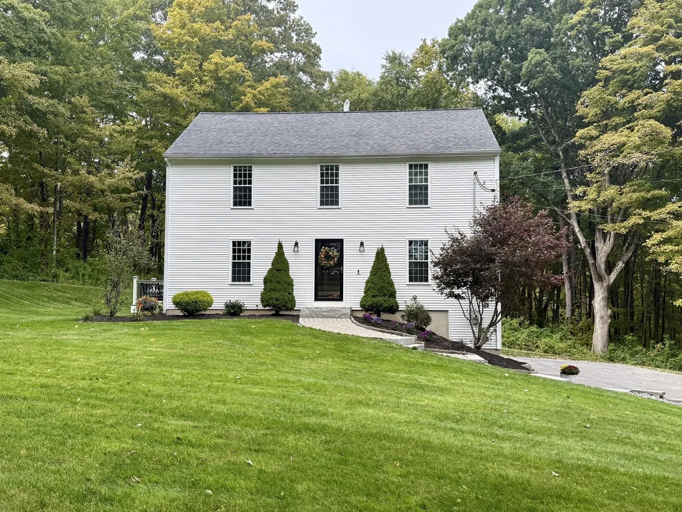 Unit for sale at 823 Moore Rd, New Braintree, MA 01531