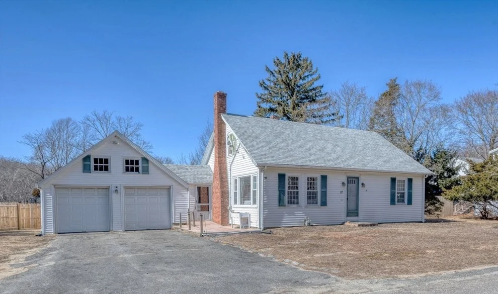 Unit for sale at 17 Thomas St, Kingston, MA 02364